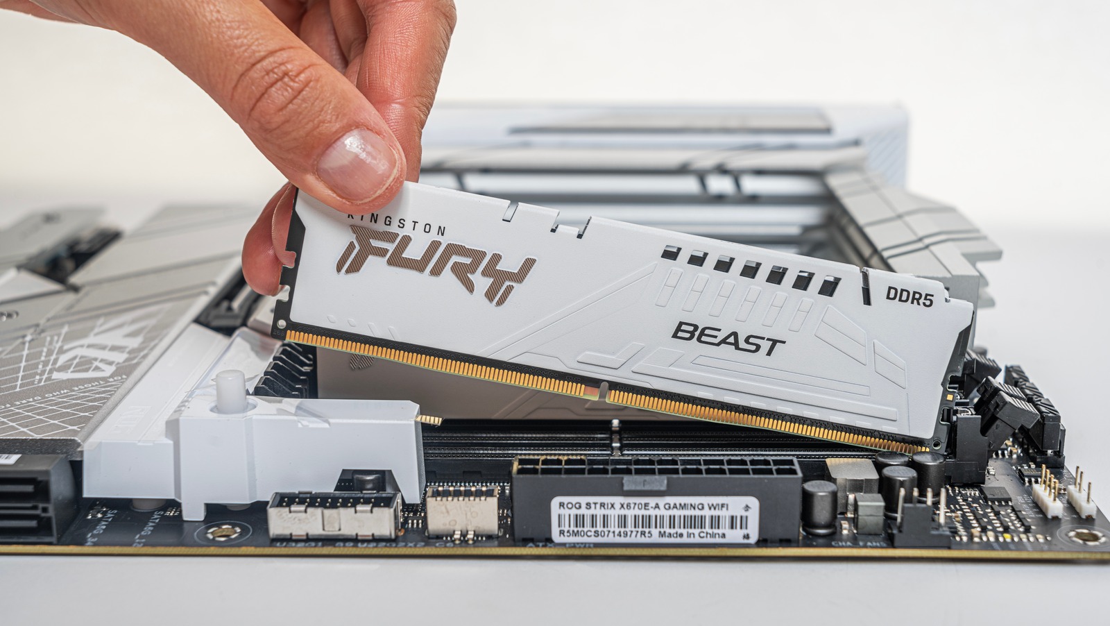 DDR5 vs DDR4 in 2025: Is It Time to Finally Upgrade?